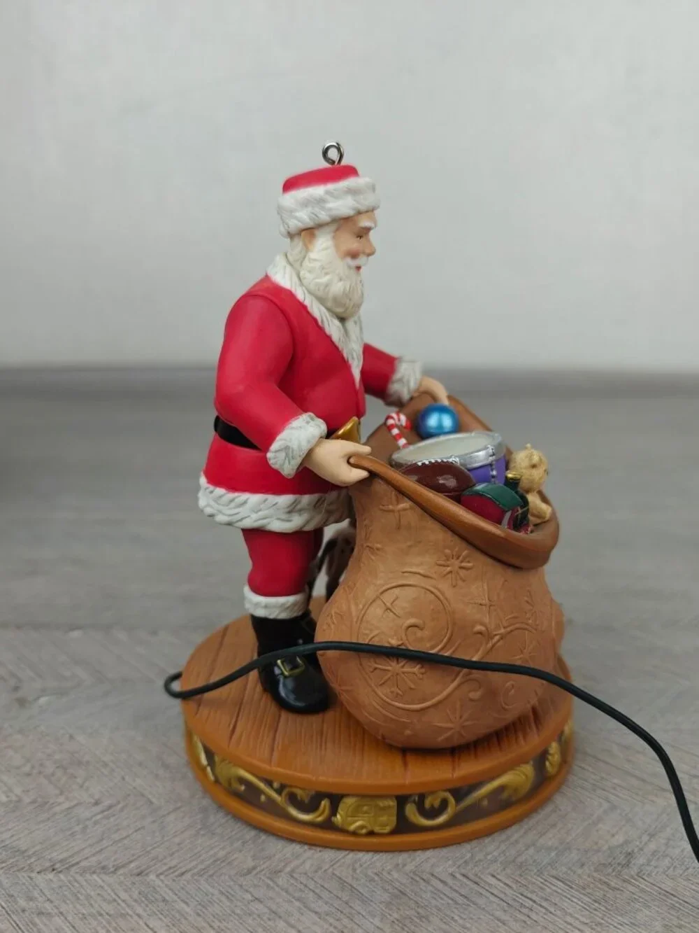 Hallmark 2015 Keepsake Ornament Packing Up The Toys Once Upon A Christmas Santa